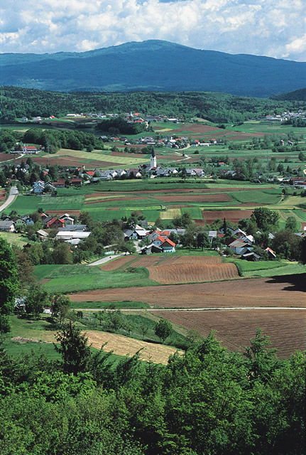 Pogled na mirnope�ko dolino (foto: Marko Pr�ina)
